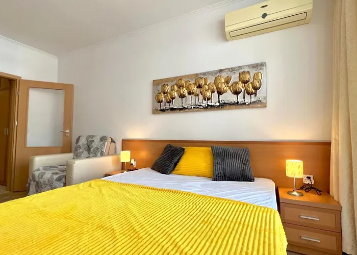 Bratanov Plaza Apartment *