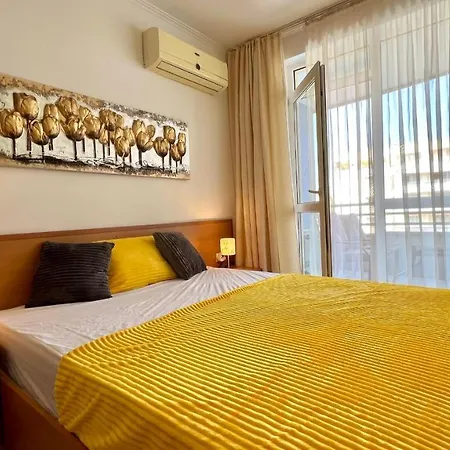 Bratanov Plaza Apartment *