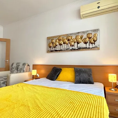 Bratanov Plaza Apartment *